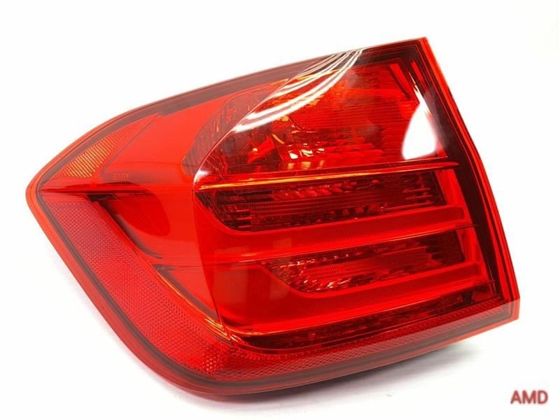 2014 BMW 328i 335i 340i 330i M3 F30 F80 Left Taillight Quarter Panel Mounted