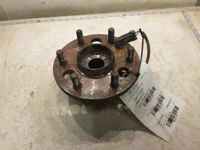 PASSENGER RIGHT HUB FRONT 4X4 FITS 95-00 TAHOE 167326
