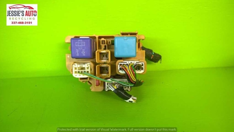 02 03 04 05 TOYOTA CELICA GT 1.8L AT HTBK FUSE RELAY BOX OEM 2106-8