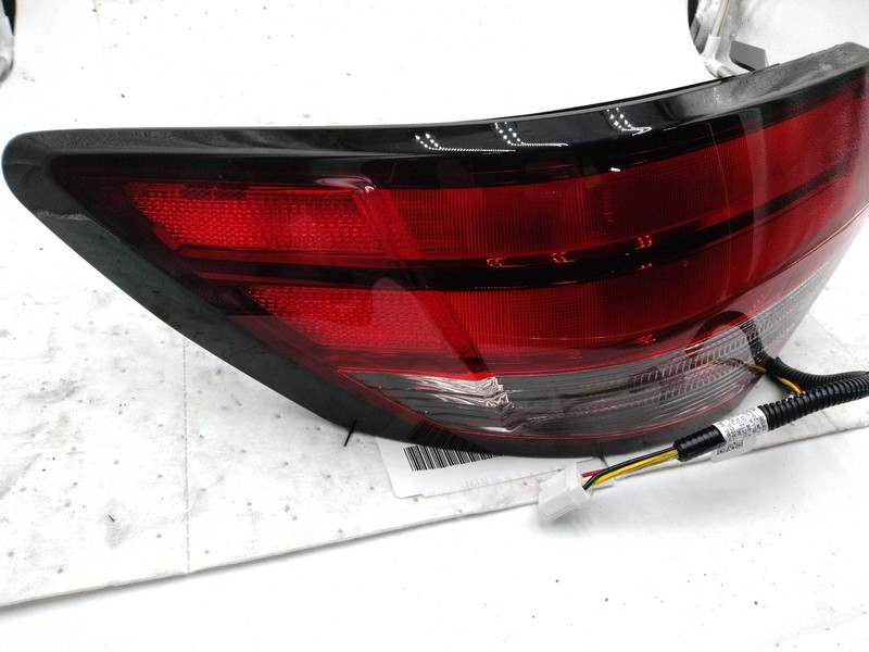 2022 Nissan Sentra Left Tail Light Assembly Grey SCUFFS 710821 20K Miles