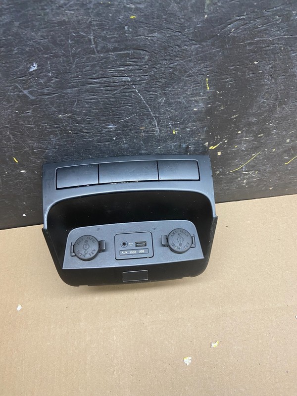 2011-2013 Kia Sorento Center Seat Heater Switches Aux USB Power Outlet T9090DG