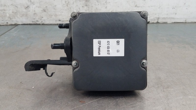 2011 Mercedes Benz AMG E 63 ABS Brake Pump Module #4899 P6