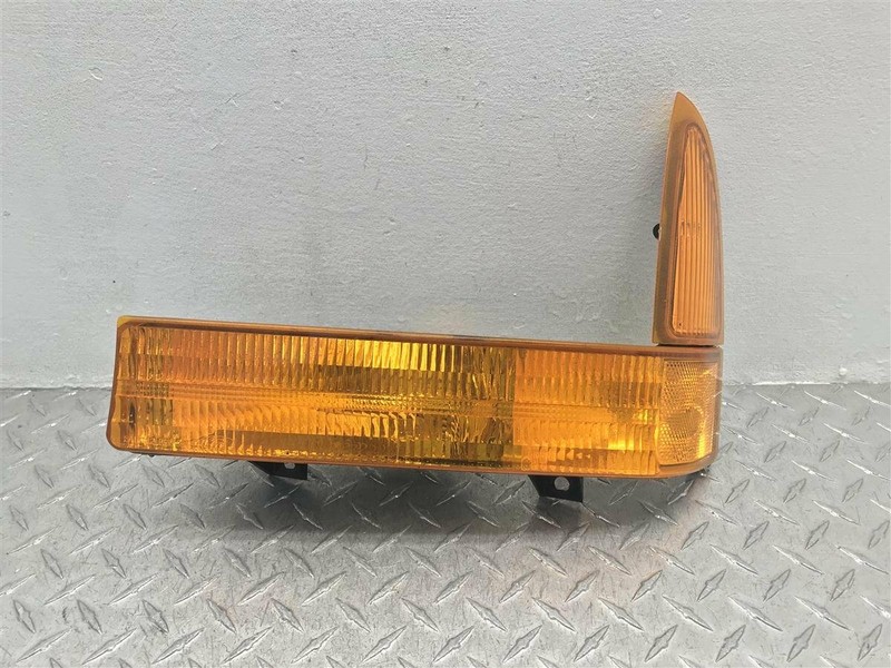 00-04 FORD EXCURSION PASSENGER PARK LAMP TURN SIGNAL OEM 116-03195AR