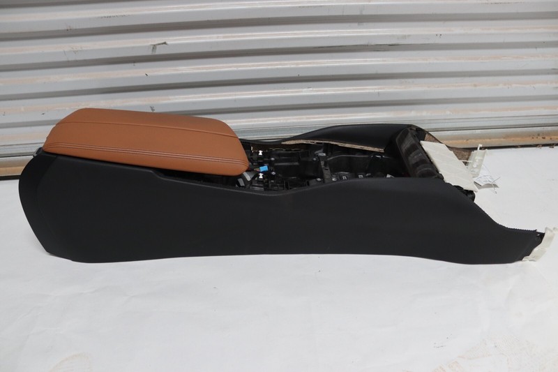2017-2020 BMW 540I G30 CENTER CONSOLE COMPARTMENT ARMREST ASSEMBLY OEM