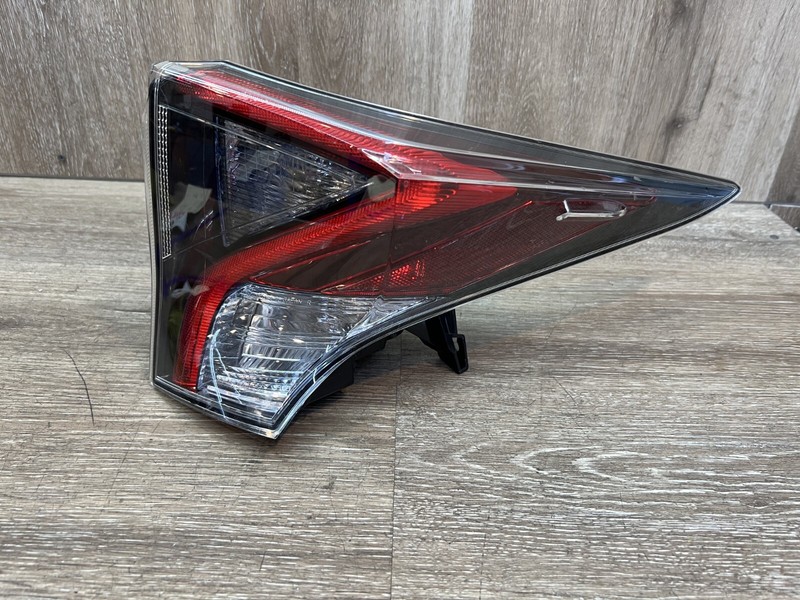 2016-18 TOYOTA PRIUS RH TAIL LIGHT ASSY OEM 81550-47292