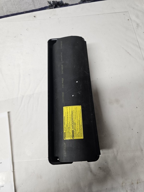 '14-'18 JEEP CHEROKEE Left front driver knee OEM