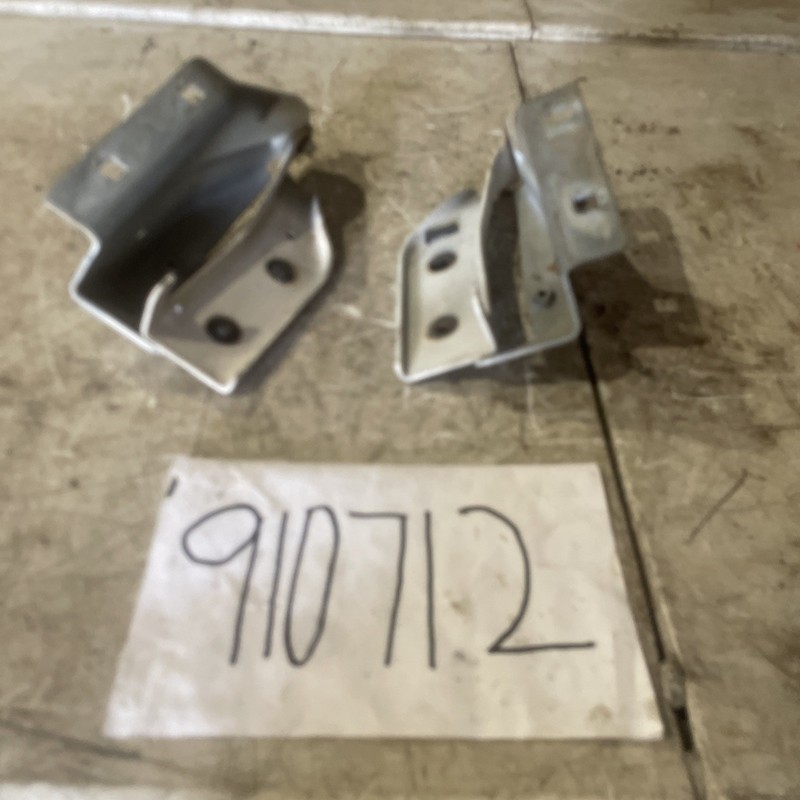 04-09 CADILLAC SRX HOOD HINGE PAIR SET