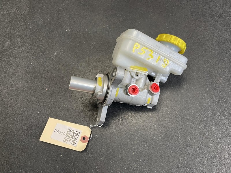 Brake Master Cylinder w/ Reservoir 2022 Subaru Forester 26449-SJ000 2023