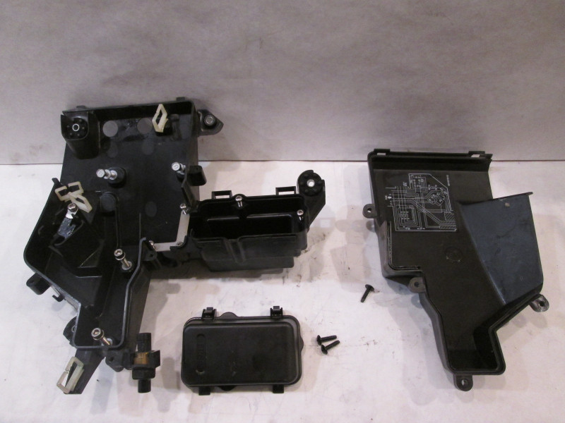 60V-81948-00-00 Yamaha Z LZ VZ 200-300 Hp Outboard Electrical Bracket & Covers
