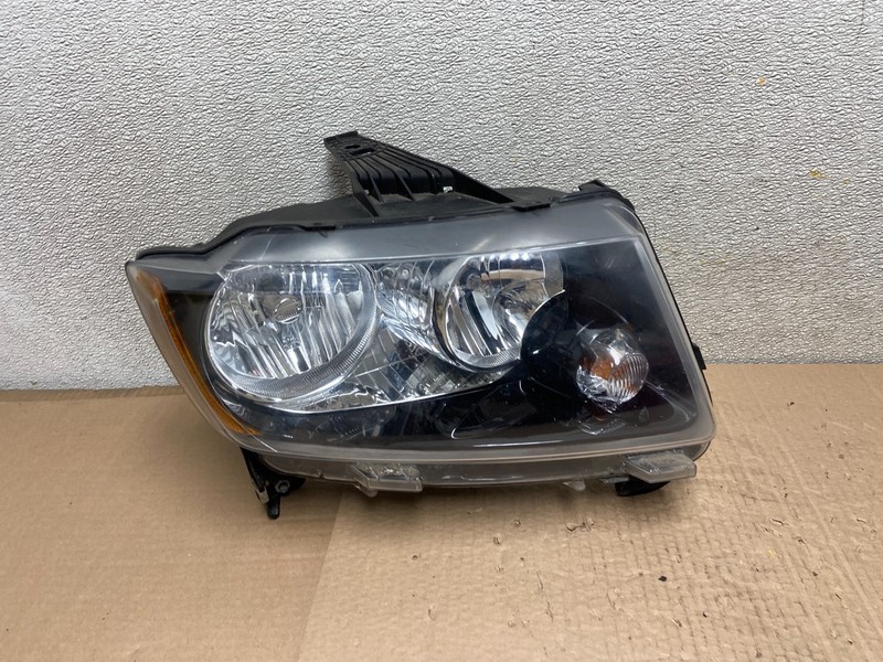 2011-2013 Jeep Grand Cherokee Right Passenger Halogen Headlight AB2530 DW