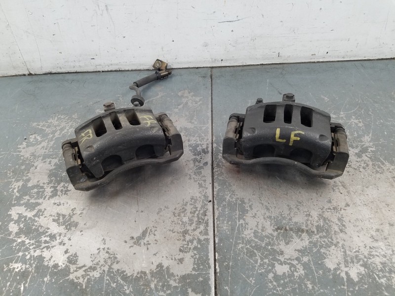 2003 03 04 Mercury Marauder Front Brake Caliper Set #2282 i2