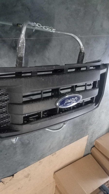 2016 Ford F150 Grille OEM White FL3Z8200AA Used 121K Miles