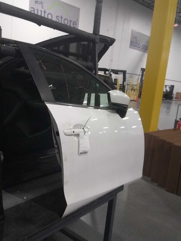 2017 MAZDA 3 Right Front Door White 4DR HTBK 325230 Used Auto Part