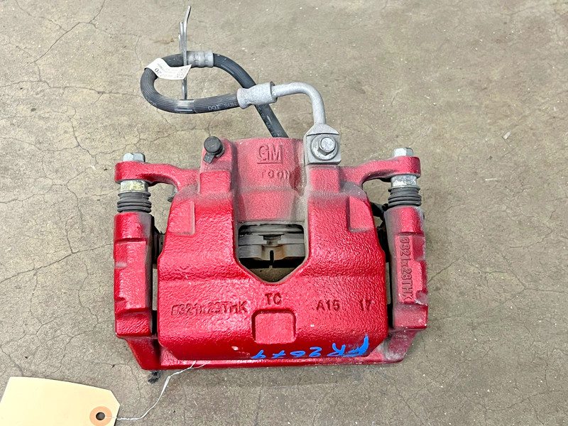 ⭐2021-2024 CADILLAC XT4 FWD FRONT RIGHT SIDE BRAKE CALIPER W/ PADS OEM LOT2679