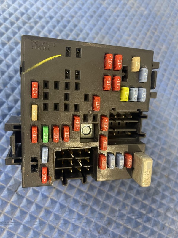 2006-2007 Gmc Sierra 1500 Fusebox Fuse Box Relay Module 15266955