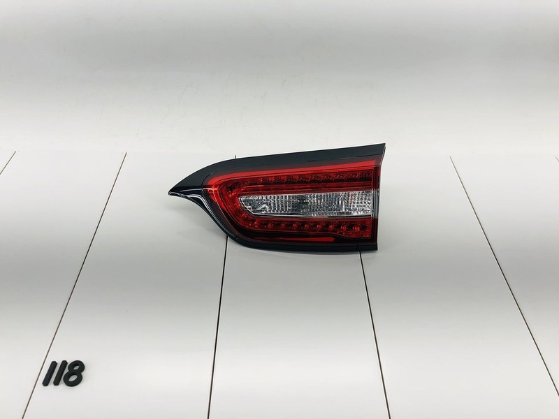 14-18 JEEP CHEROKEE REAR RIGHT PASSENGER SIDE INNER TAIL LIGHT BRAKE LAMP OEM