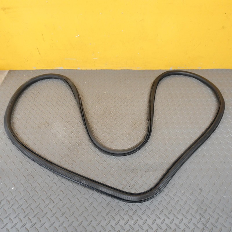 2018-2024 ALFA ROMEO STELVIO RIGHT SIDE FRONT DOOR ON BODY WEATHER STRIP SEAL