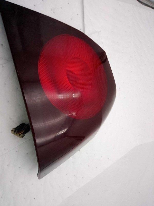 2003 Chevrolet Impala Right Tail Light Assembly Gold OEM 570933 107K Miles