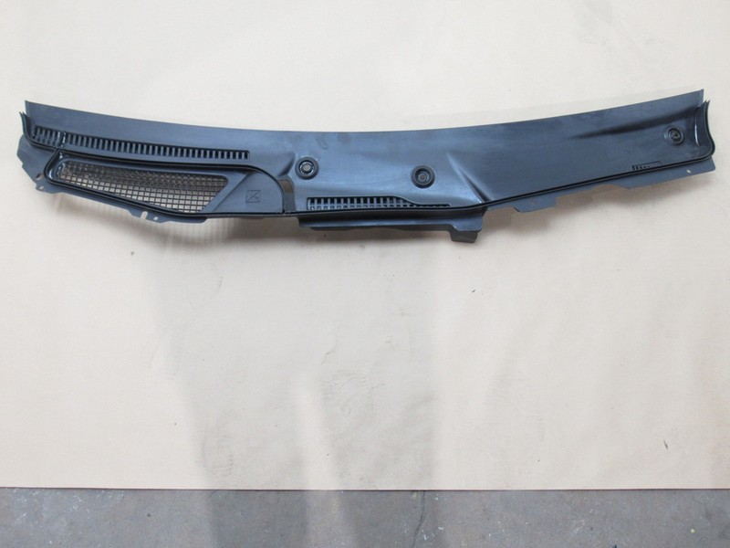 Mercedes S550 C217 2015 Front Windshield Wiper Cowl Cover Trim Panel 14-17 *