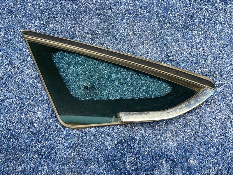 2016-2019 BUICK CASCADA Front right Small Vent Quarter Glass OEM 13369191