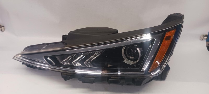 19-'20 HYUNDAI ELANTRA Left driver headlight halogen 2.0L US built OEM Grade A!