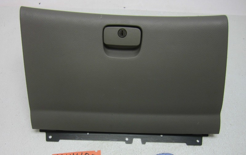 GLOVE BOX DOOR HANDLE DASH BIN GREY USED EPICA fits 05 06 2004 04 SUZUKI VERONA