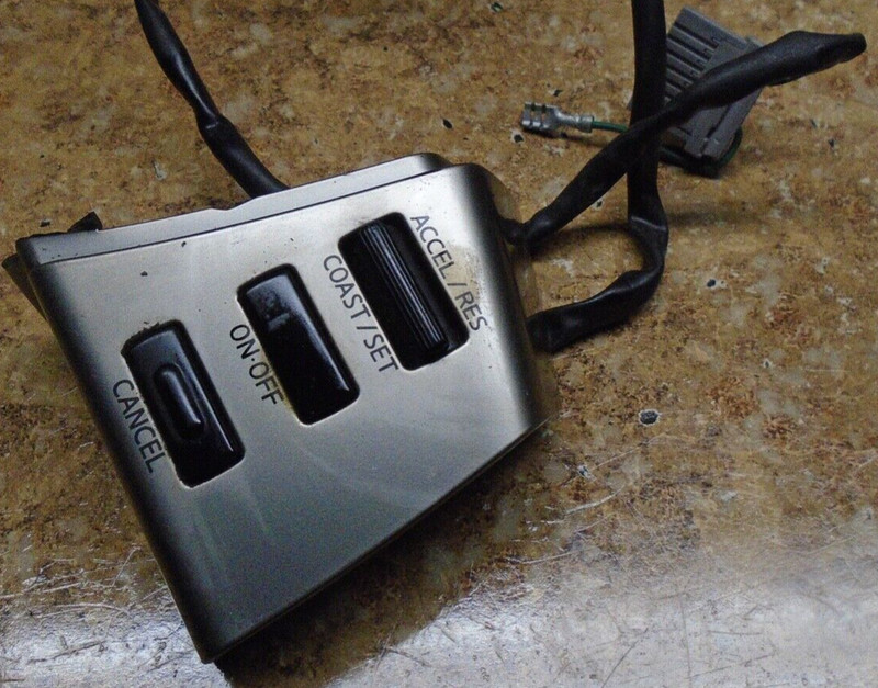 2005 Nissan Altima 2.5S 2.5 L S Steering Wheel Column Cruise Control Switch 05