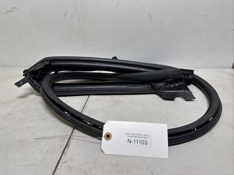 2012 - 2018 TESLA MS 85 REAR RIGHT PASS SIDE DOOR WEATHERSTRIP SEAL OEM 11103 S2