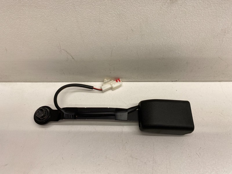 2014-2016 MAZDA 6 RIGHT FRONT SEAT BELT BUCKLE LATCH RECEIVER BLACK OEM