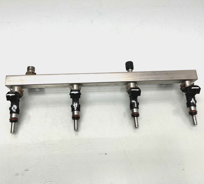 2007 Maserati Quattroporte 4.2L engine LEFT FUEL INJECTOR RAIL W/ INJECTORS OEM