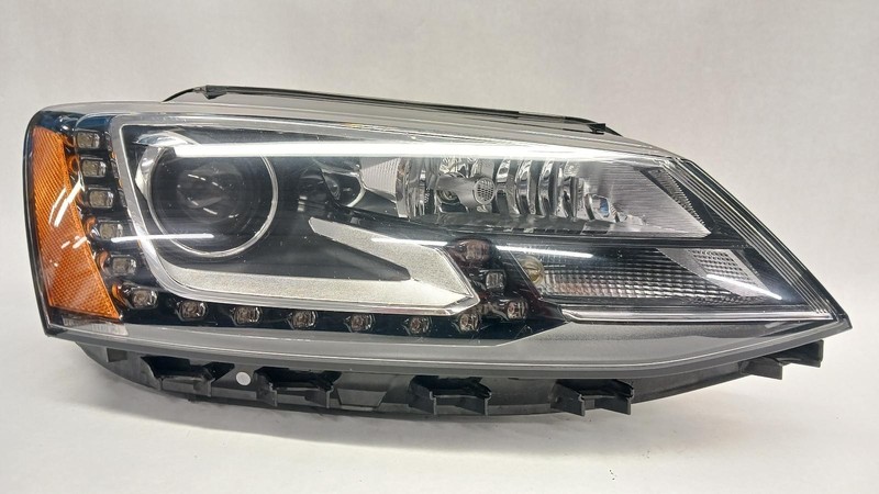 15-'17 VOLKSWAGEN JETTA Right passenger headlight HID OEM Grade A!
