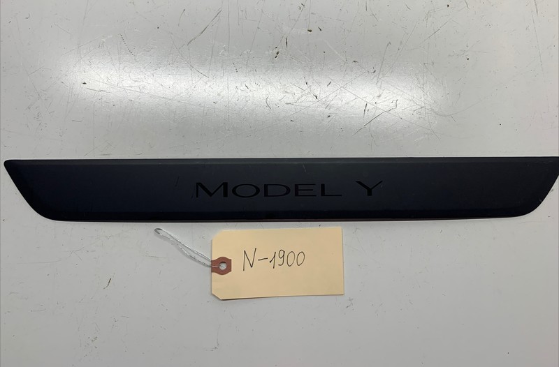20-22 TESLA MODEL Y FRONT RIGHT SIDE DOOR SILL SCUFF PLATE COVER TRIM 1900 B44