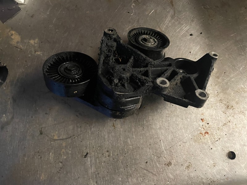 10-15 JAGUAR XF & 14-17 F TYPE OEM ENGINE BELT TENSIONER W/ IDLER PULLEYS