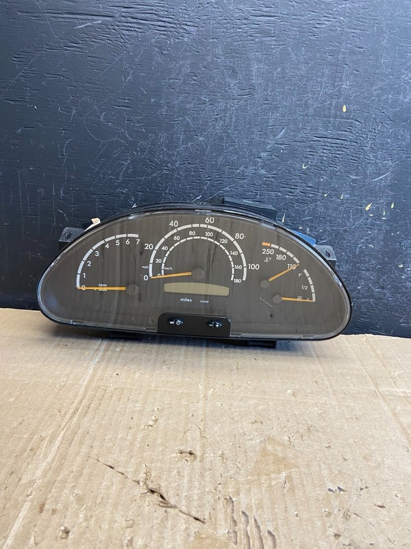 2003 to 2006 Sprinter 2500 3500 Instrument Speedometer Gauge Cluster AE1880 DG