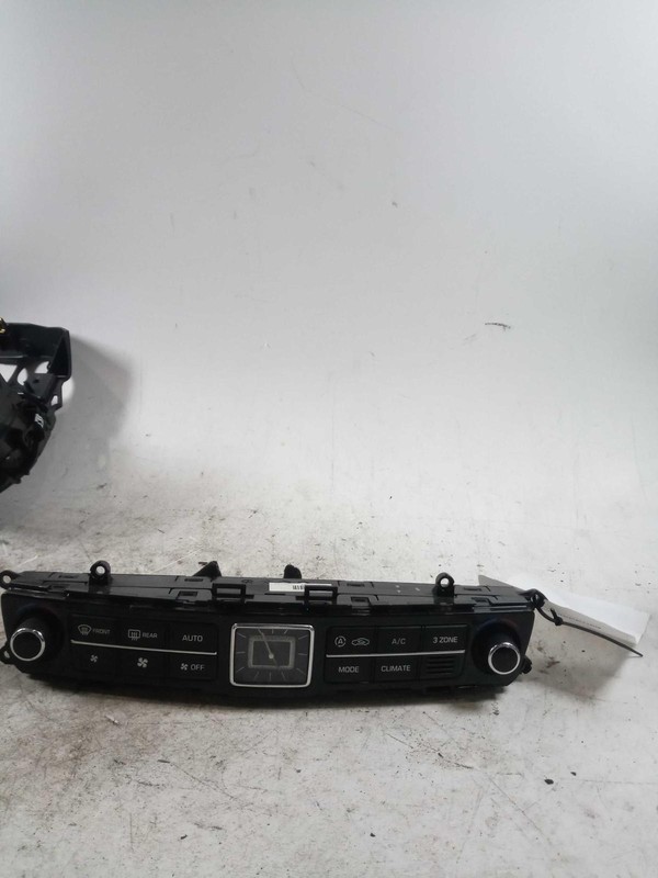 2014 Hyundai Equus A/C Selector Switch OEM Silver 972503N800 125K Miles