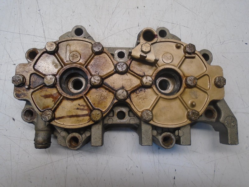 CB5 Evinrude Johnson 85 Hp Outboard 318331 Cyl Head Port