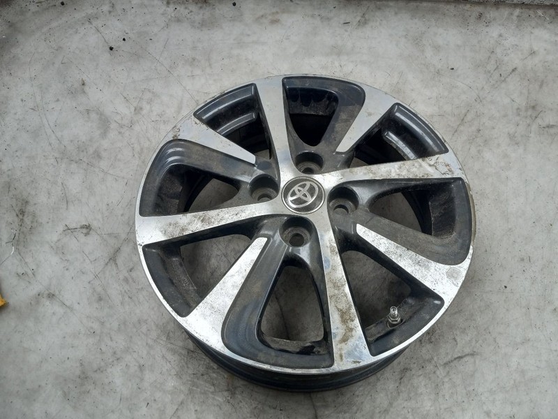18 19 TOYOTA PRIUS C 15X5-1/2 ALLOY WHEEL VIN B3 7TH & 8TH DIGIT