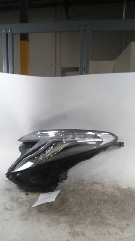 2019 Cadillac XTS Right Headlight Assembly Black OEM Used 118K Miles Scratches