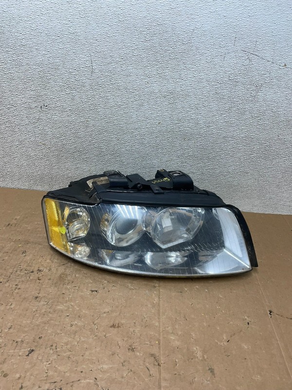 2002 - 2005 Audi A4 Sedan Right Passenger Xenon Headlight OEM V5045 DW