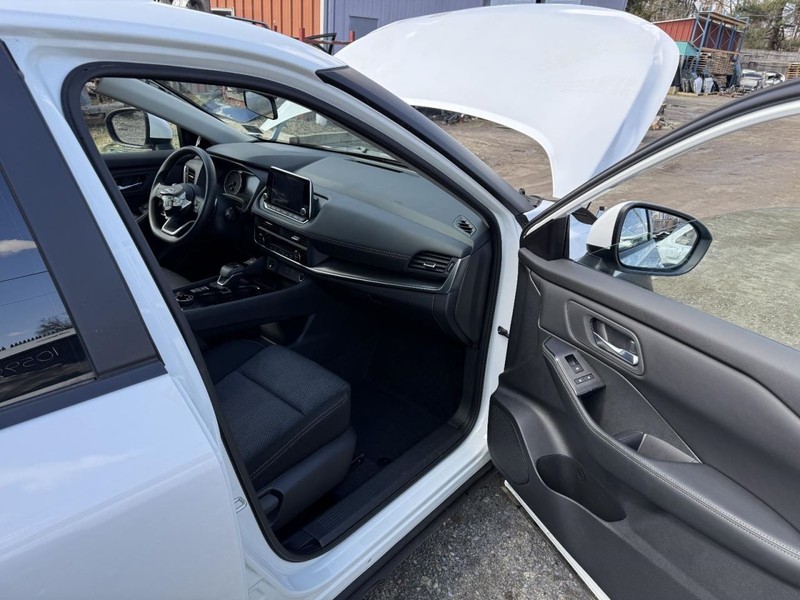 2021-2024 NISSAN ROGUE RIGHT A-PILLAR WHITE PC:QBE 1.5L AT AWD 1.4K -SV- 66091