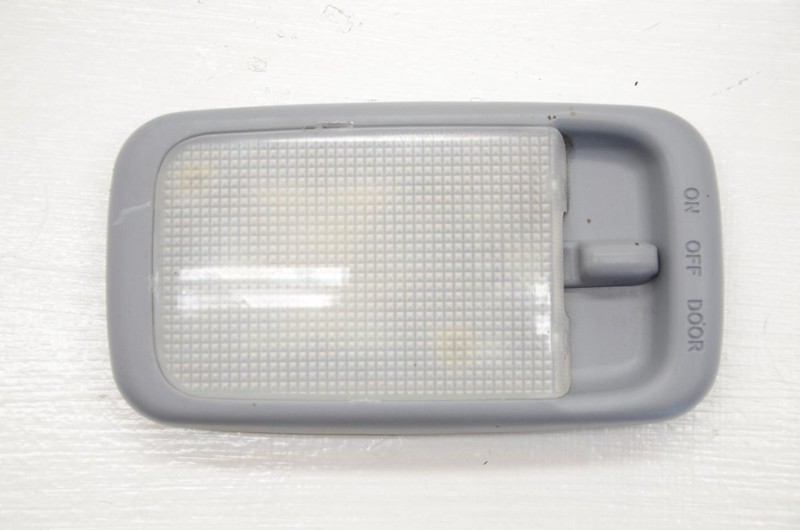 96-02 Toyota 4Runner SR5 Rear 2nd Row Dome Light