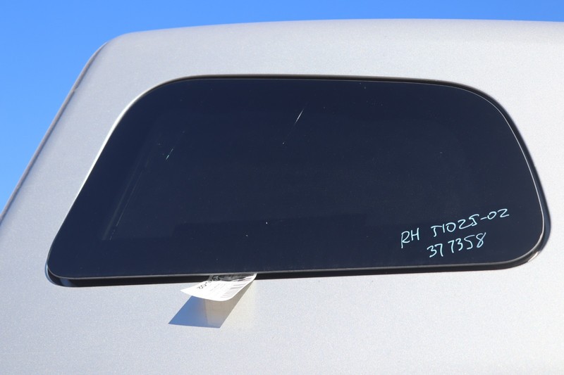 2018-2023 PETERBILT 579 PACCAR REAR RIGHT UPPER CAB VENT GLASS WINDOW OEM
