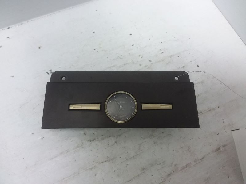 Clock 2007 Lincoln Town Car 5W1X-15000-BB