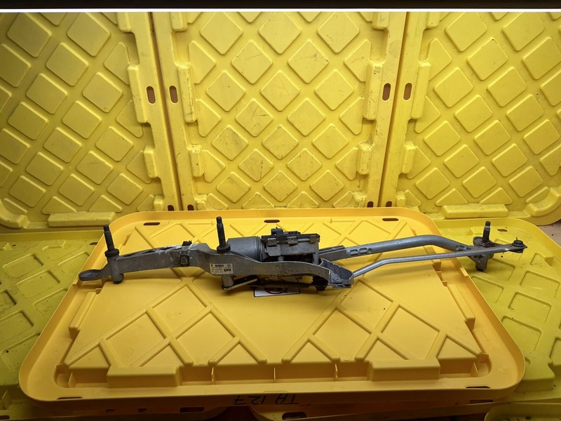 2012-2014 Mercedes C250 C350 Windshield Wiper Motor Linkage OEM A2048201040