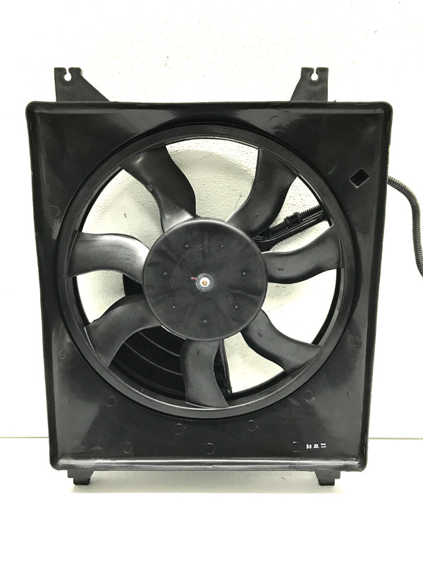 06 - 10 KIA SEDONA Passenger Right Radiator Fan Motor Fan Assembly