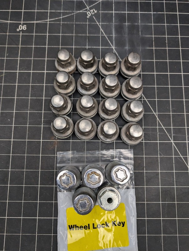 Lug Nuts & Wheel Locks w/ Key Set 2018 Jaguar XE S C2D42934 2019