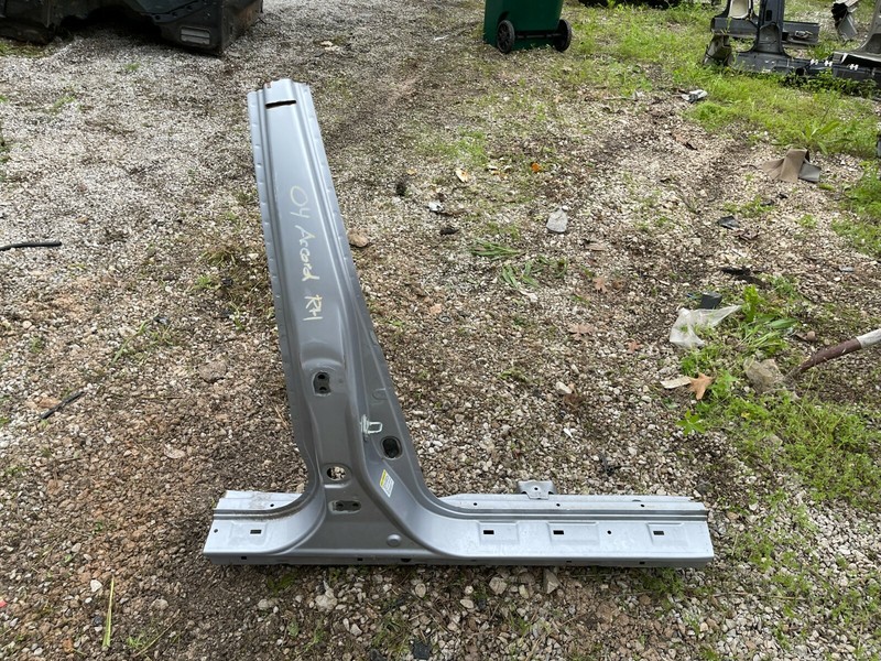 2004 Honda Accord Sedan RH Right Side Center Exterior B Pillar Frame Cut OEM