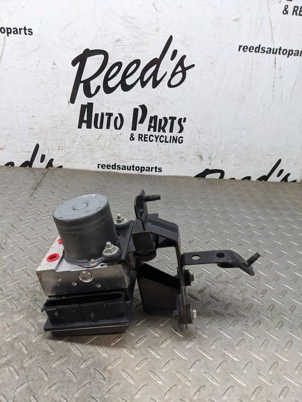 Anti-Lock Brake Part Assembly RWD 19" Wheel Fits 06-07 INFINITI M35 1052170