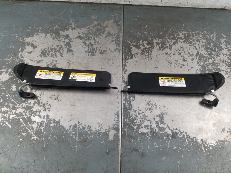 2005 Jeep Wrangler TJ Rubicon 4x4 Sun Visors #8311 VV3