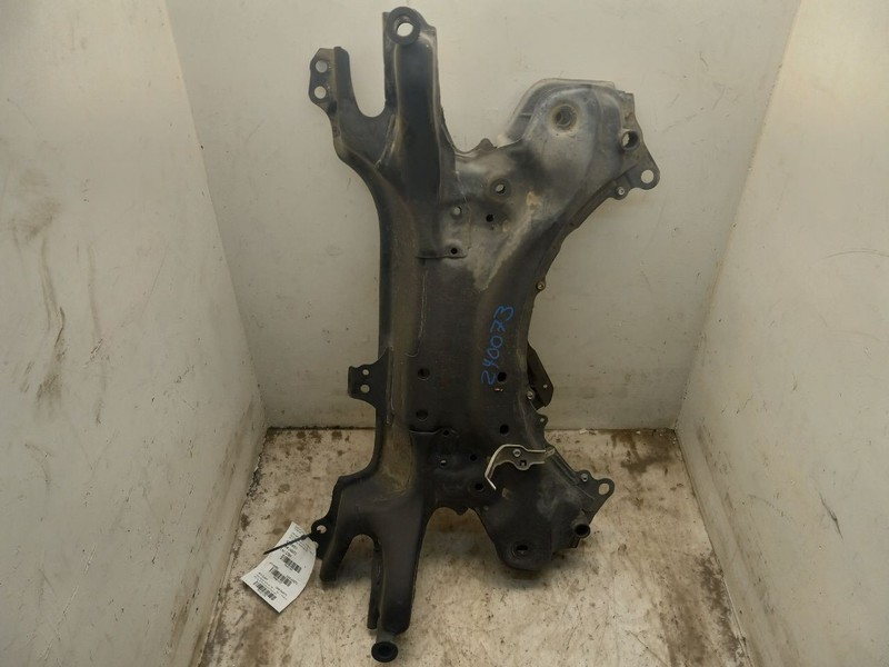 10-18 TOYOTA PRIUS V FRONT CROSSMEMBER SUSPISOUN K-FRAME VIN EU
